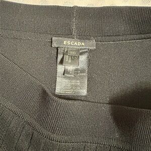 ESCADA Rayon Ribbed Knit lined Skirt w/ lettuce hem! Black sz 36 (US 4)
